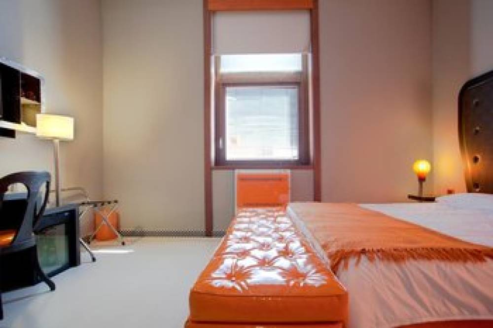 ORANGE HOTEL 4