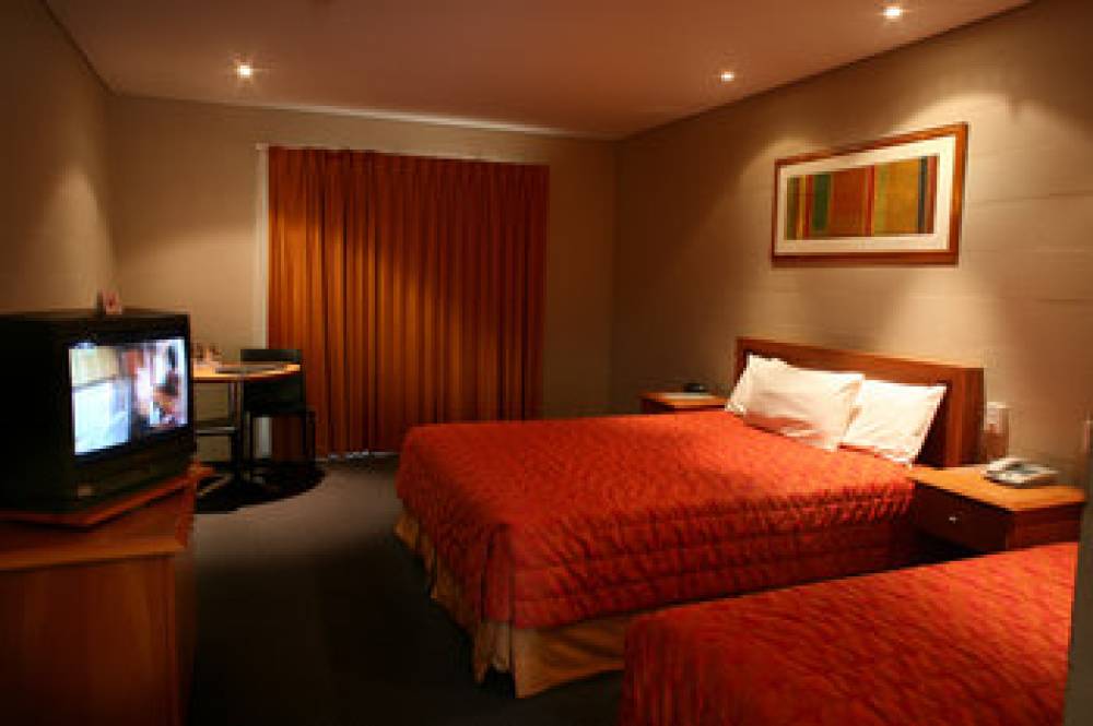 OUTBACK PIONEER HOTEL 3