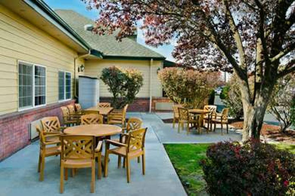 Oxford Suites Hermiston 10