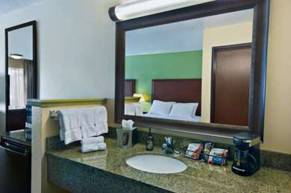 Oxford Suites Hermiston 4