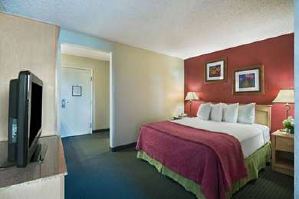 OXFORD SUITES LANCASTER 7