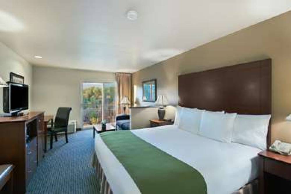 Oxford Suites Yakima 2