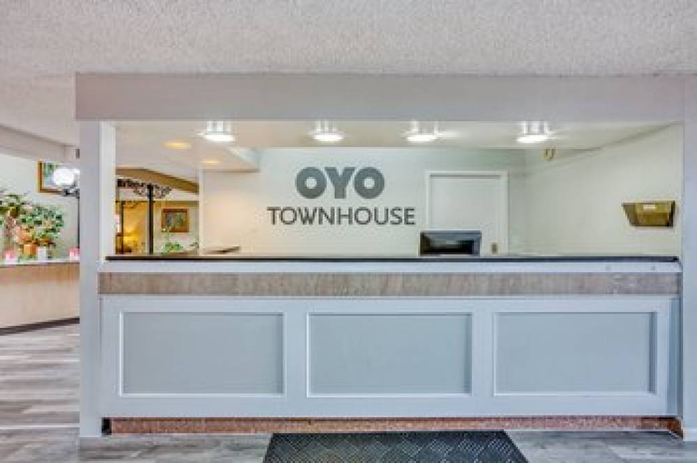 OYO TOWNHOUSE TULSA WOODLAND H 4