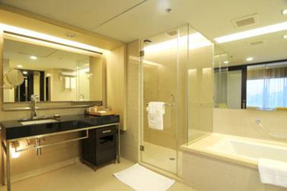 Pathumwan Princess Hotel 9