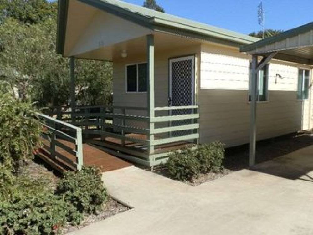 PEPPER TREE CABINS 6