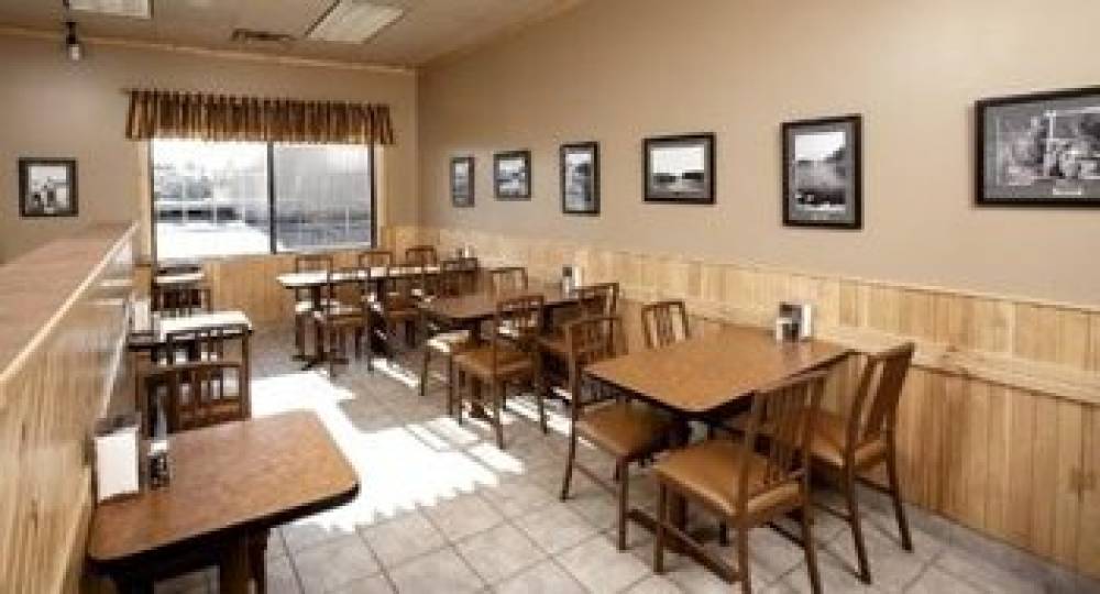 PETAWAWA RIVER INN AND SUITES 4