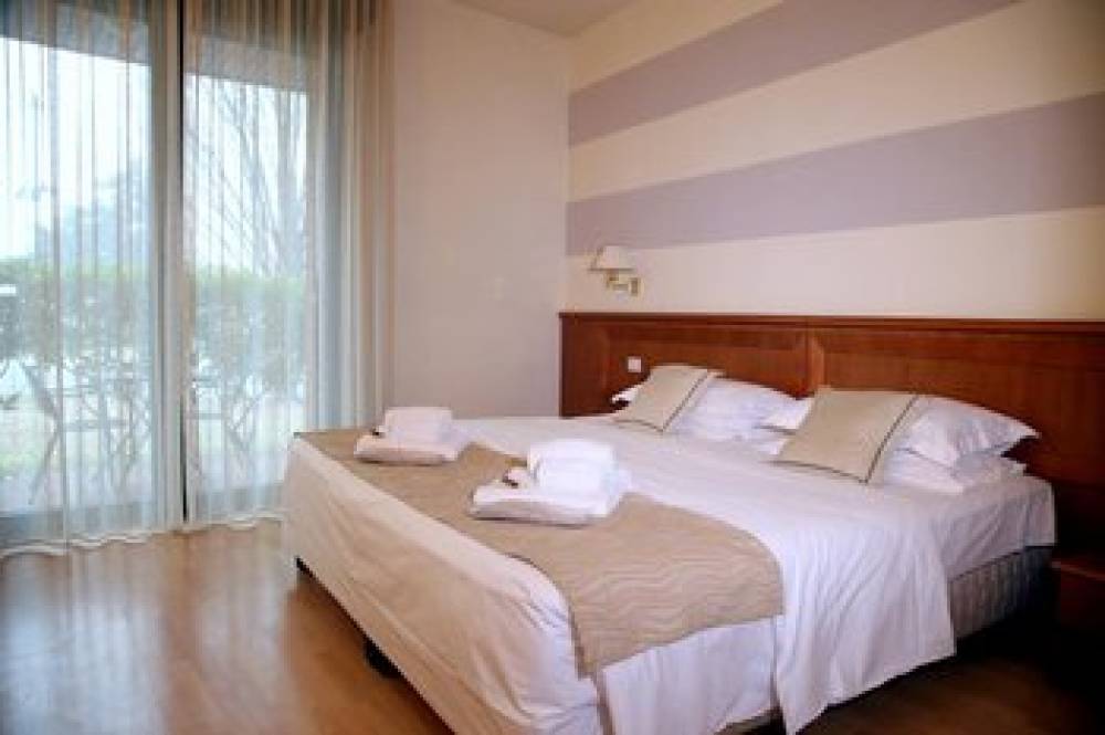 PHI HOTEL EMILIA 9