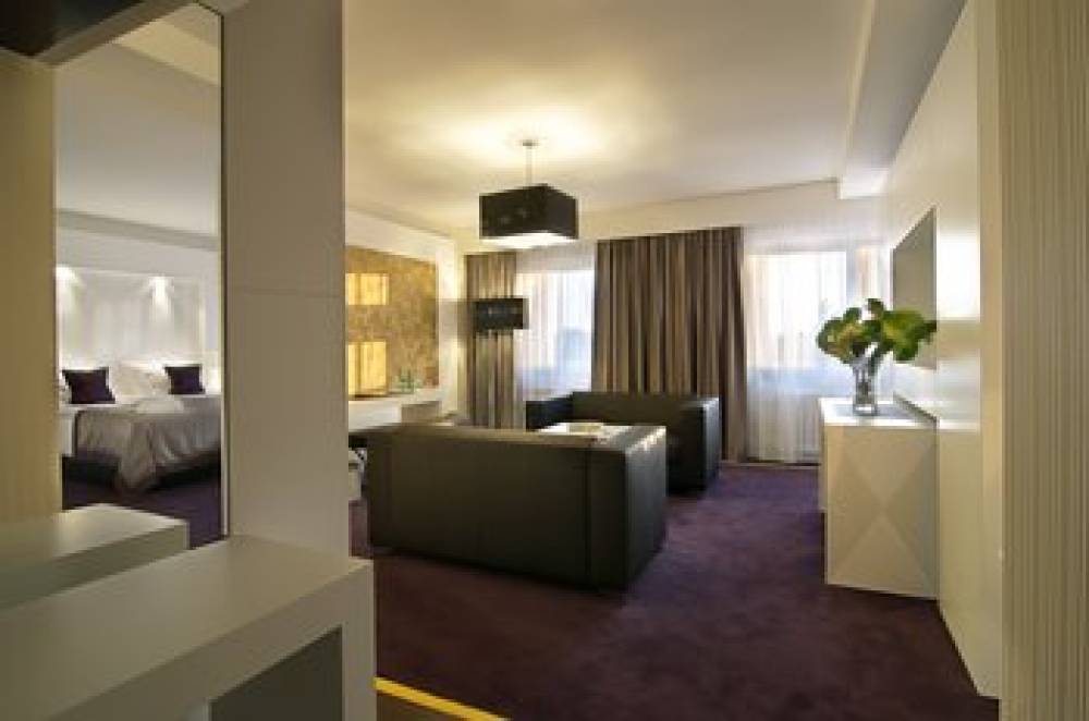 PLATINUM PALACE HOTEL 5