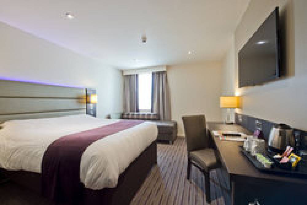 PREMIER INN ADDLESTONE 4