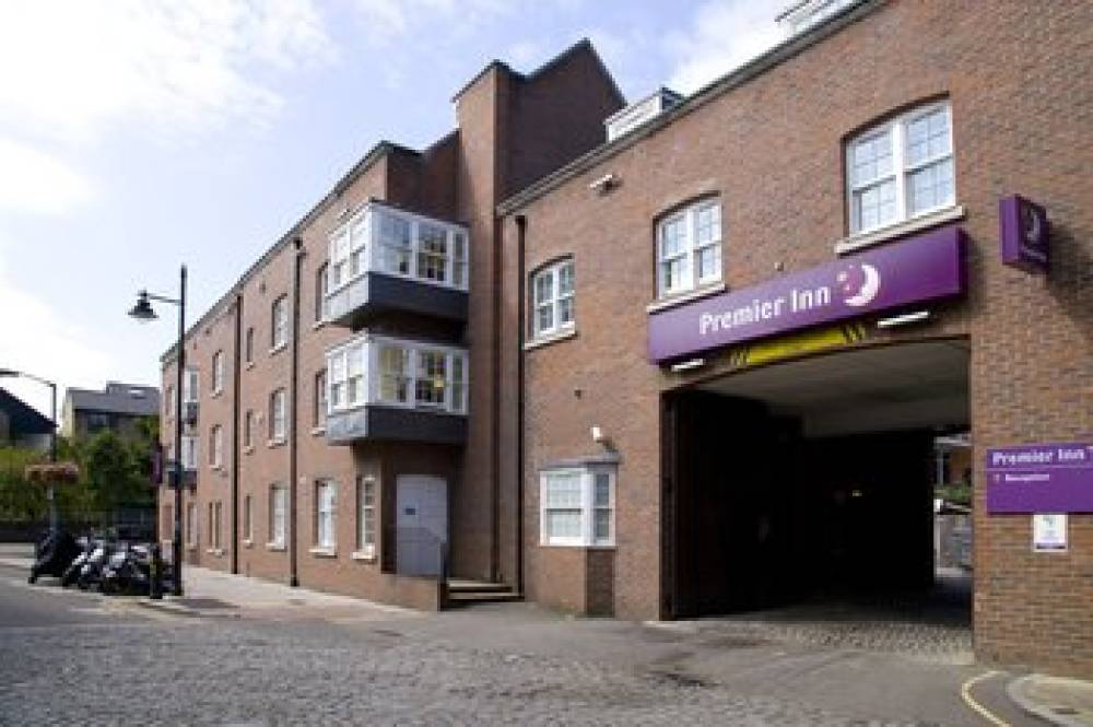 Premier Inn London Southwark Banksi