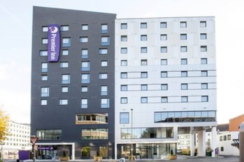 Premier Inn Woking Town Centre