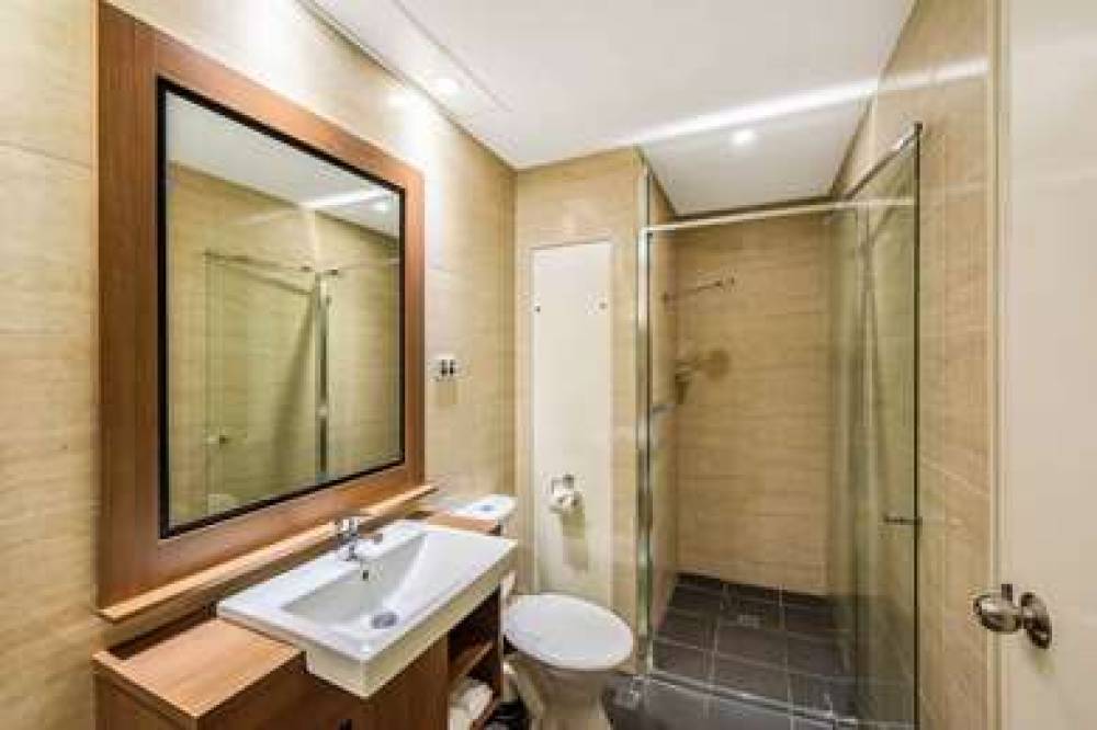 QUALITY HOTEL AMBASSADOR PERTH 6