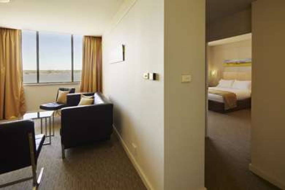 QUALITY HOTEL AMBASSADOR PERTH 9