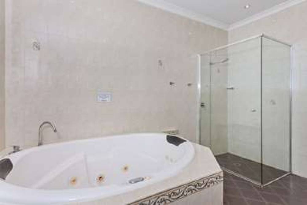 QUALITY HOTEL BAYSWATER 9