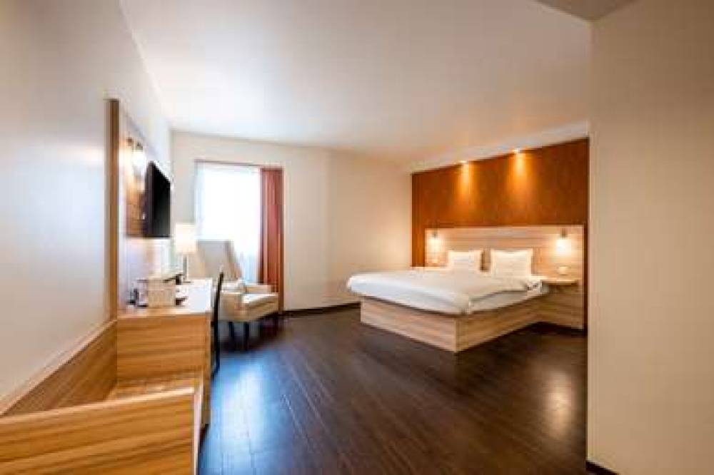 QUALITY HOTEL, STAR INN PREMIUM HAN 8