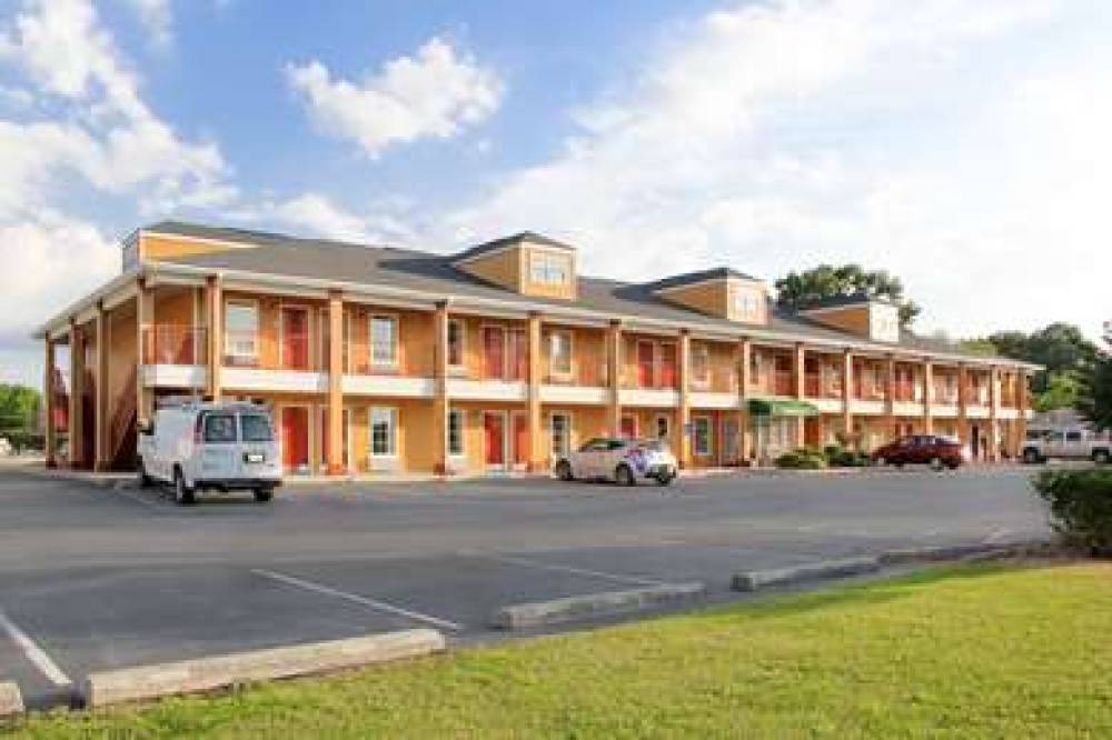 Quality Inn Albertville US 431 1