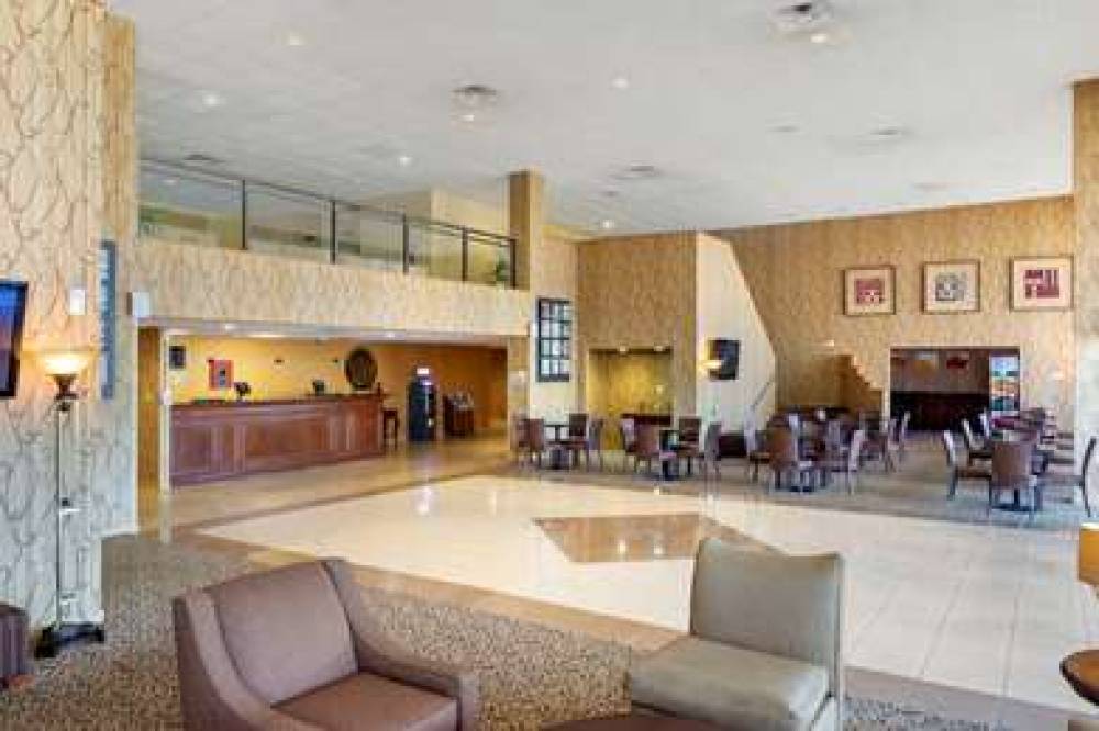 Quality Inn And Suites Airpark East 6