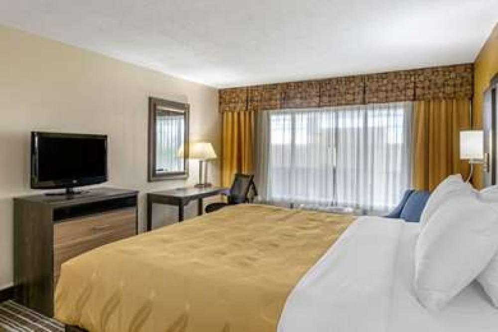 Quality Inn And Suites Airpark East 10