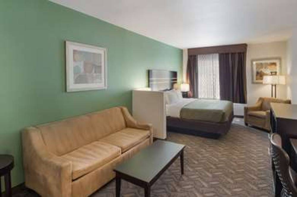 Quality Inn And Suites Airport West 7