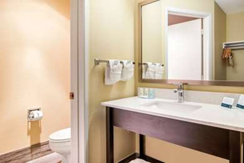 QUALITY INN AND SUITES ALBANY CORVA 9