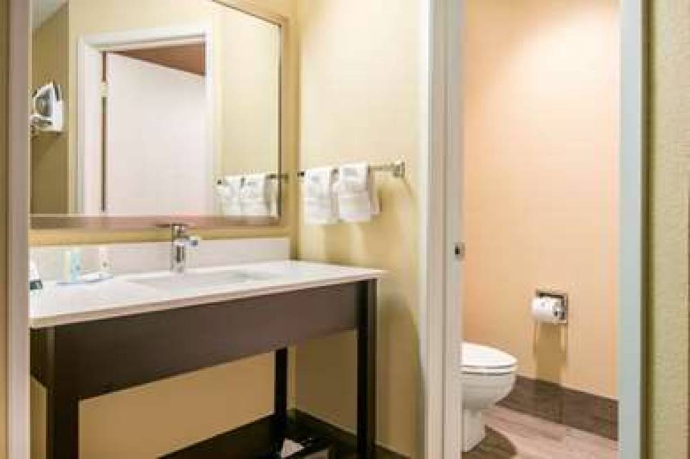 QUALITY INN AND SUITES ALBANY CORVA 8