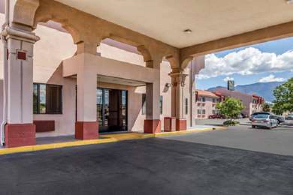 QUALITY INN AND SUITES ALBUQUERQUE 3