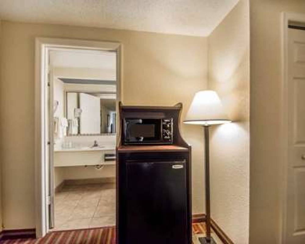 QUALITY INN AND SUITES AT TROPICANA 9