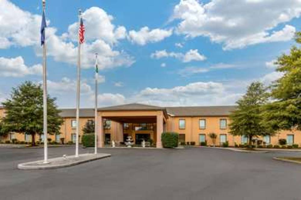 QUALITY INN AND SUITES BENTON - DRA 1