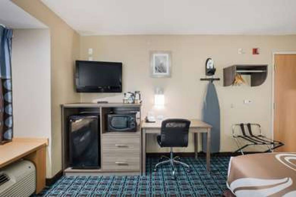 QUALITY INN AND SUITES BLUE SPRINGS 8