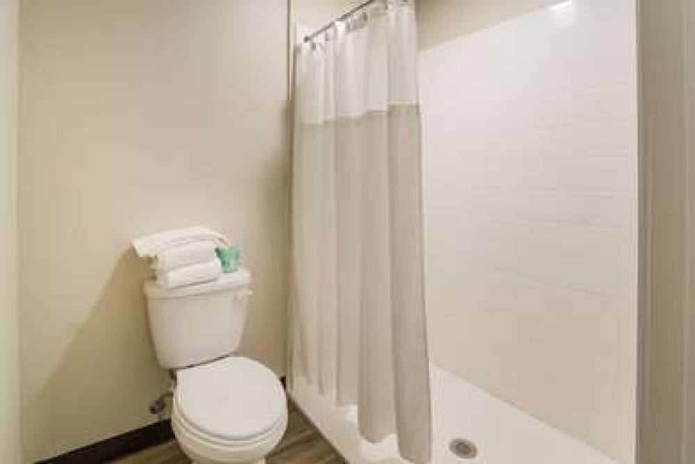 QUALITY INN AND SUITES DALLAS-CITYP 3