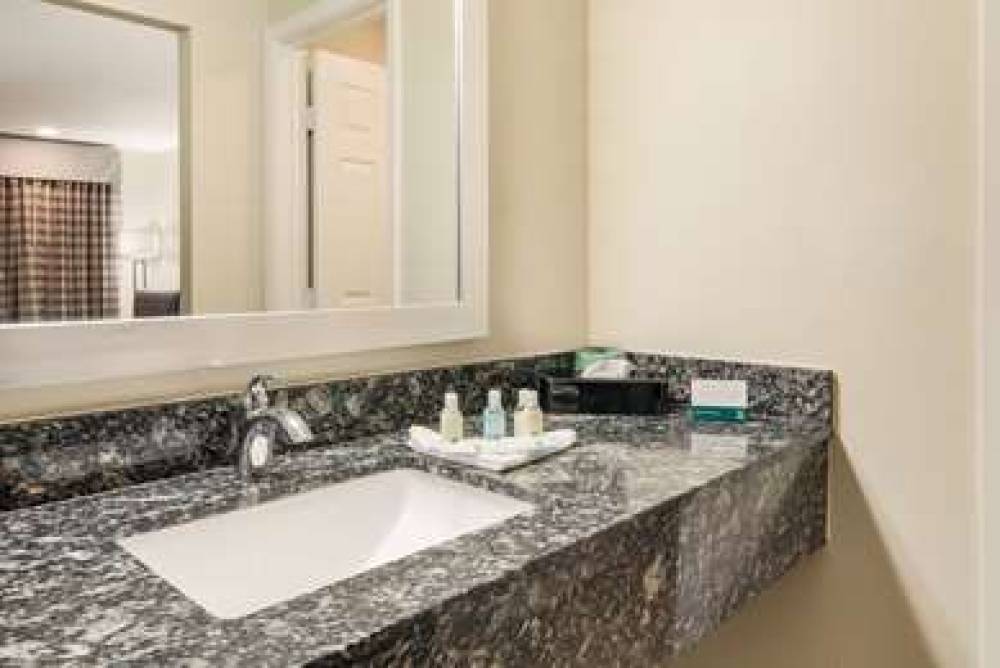 QUALITY INN AND SUITES DALLAS-CITYP 10