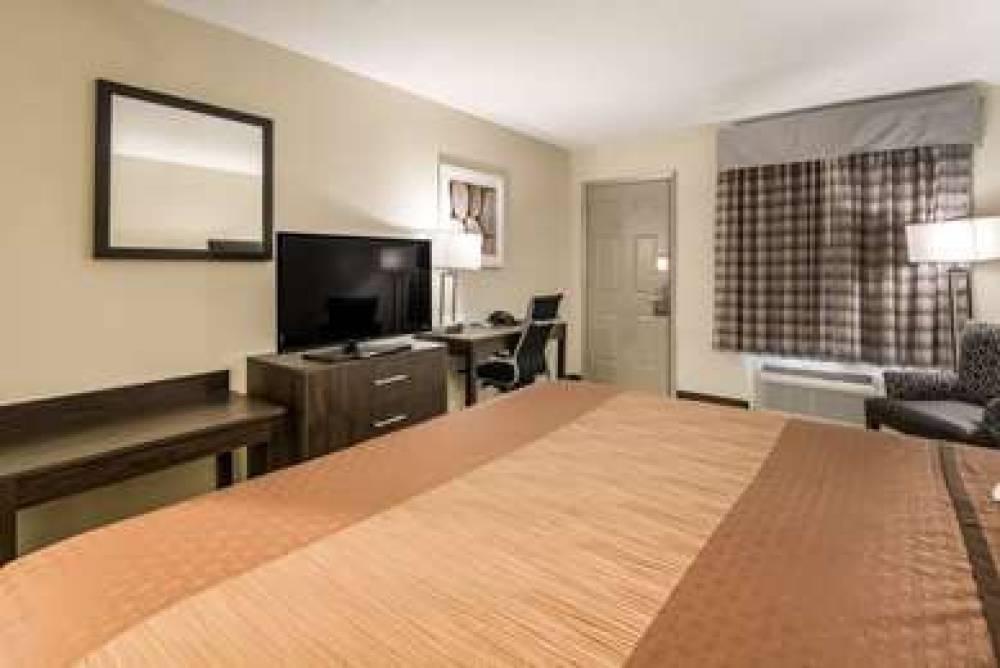 QUALITY INN AND SUITES DALLAS-CITYP 4