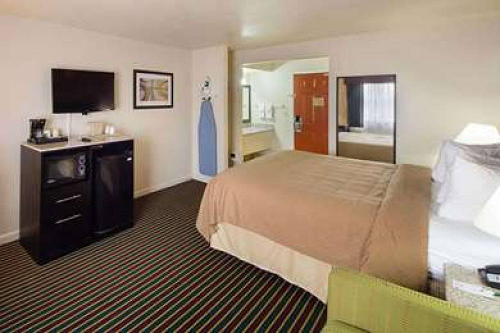 QUALITY INN AND SUITES DEL RIO 6