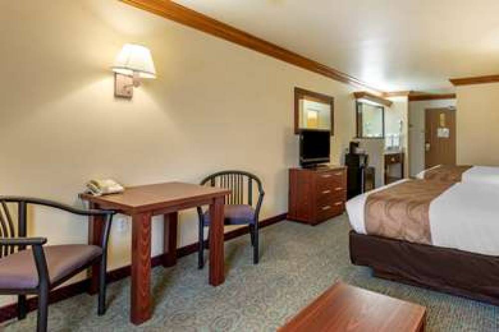 QUALITY INN AND SUITES DENVER AIRPO 10