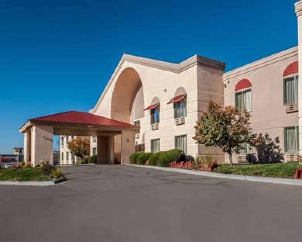 QUALITY INN AND SUITES FARMINGTON 1