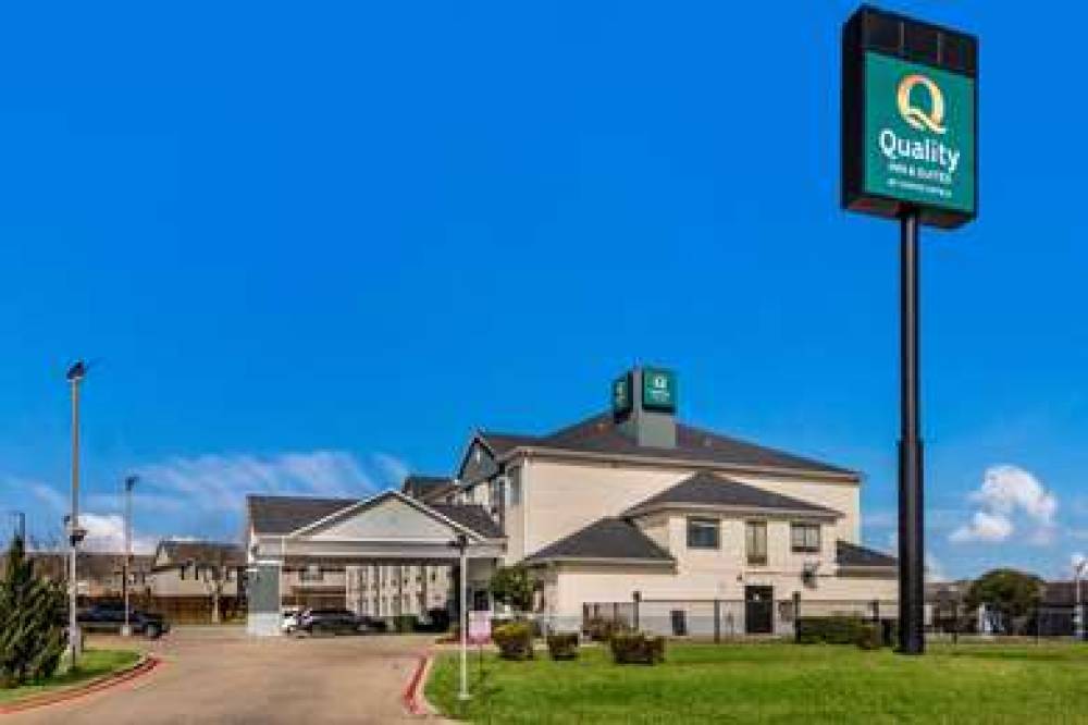 QUALITY INN AND SUITES FORT WORTH 2