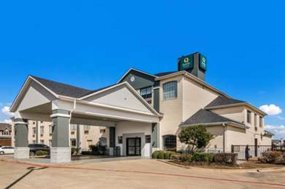 QUALITY INN AND SUITES FORT WORTH 1