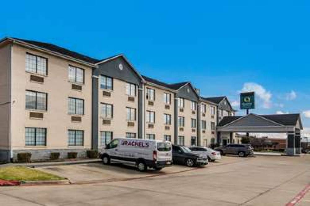 QUALITY INN AND SUITES FORT WORTH 3