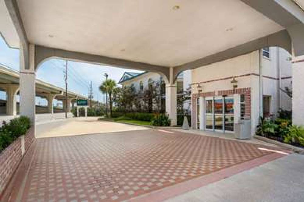 QUALITY INN AND SUITES HOUSTON 1