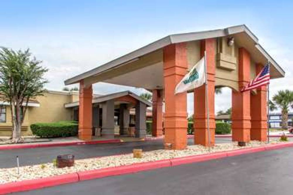 QUALITY INN AND  SUITES I-35 NEAR F 2