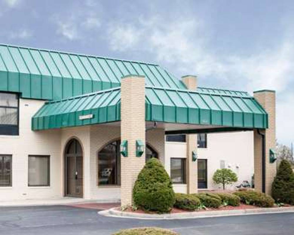 Quality Inn And Suites Indianapolis 2