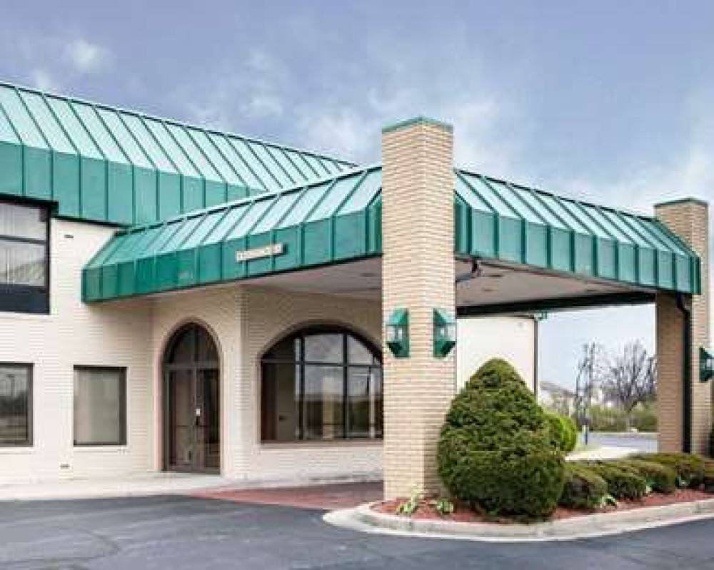 Quality Inn And Suites Indianapolis 1