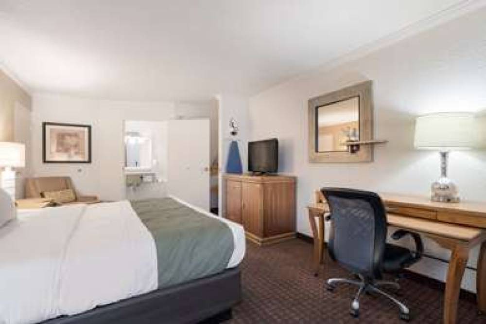 Quality Inn And Suites Lake Havasu City 10