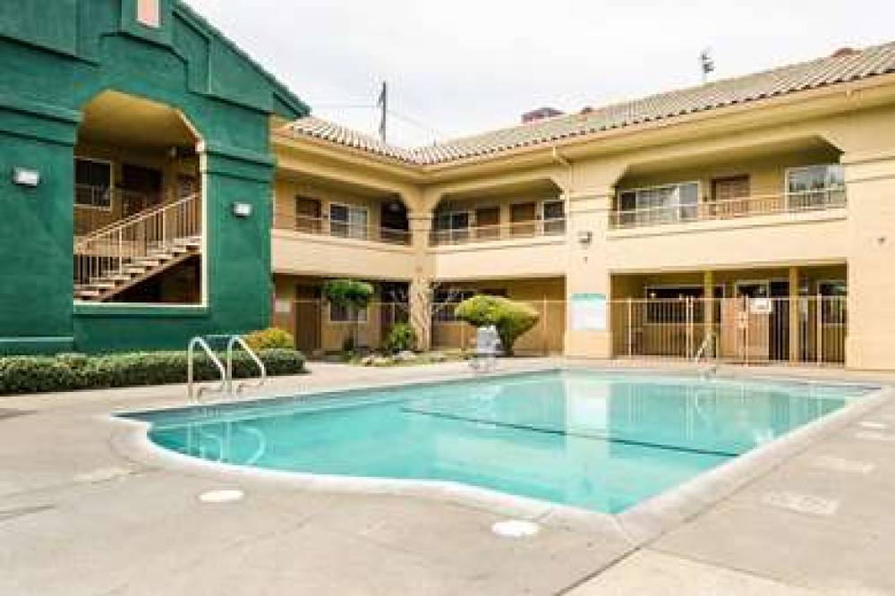 Quality Inn And Suites Lathrop 1