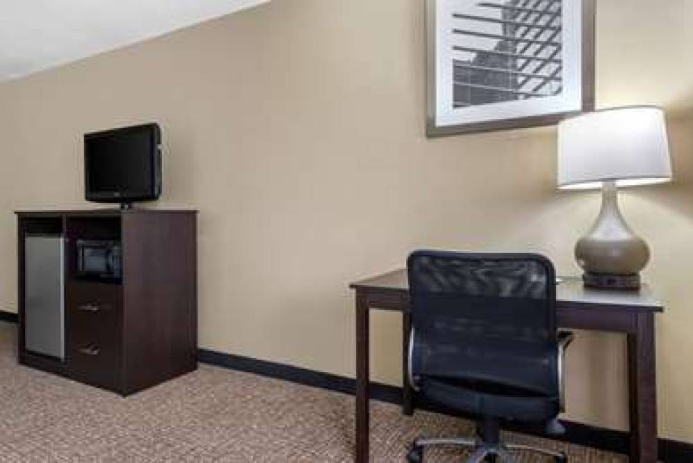 QUALITY INN AND SUITES LEBANON I-65 10