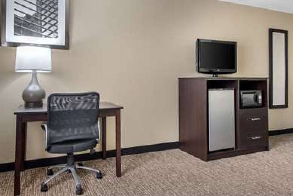 QUALITY INN AND SUITES LEBANON I-65 7