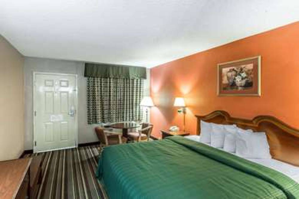 Quality Inn And Suites Macon North 9