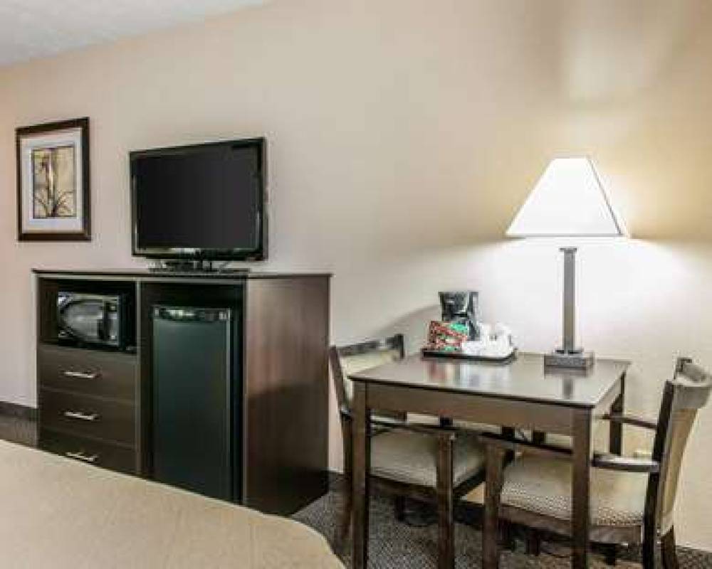 Quality Inn And Suites Mattoon 8