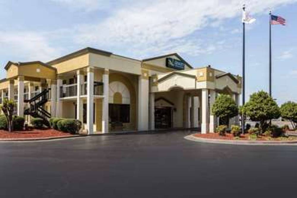 Quality Inn And Suites Mooresville 2