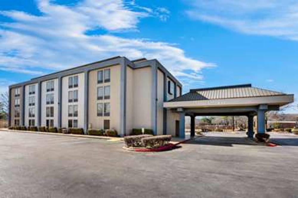 Quality Inn And Suites North Little Rock 2